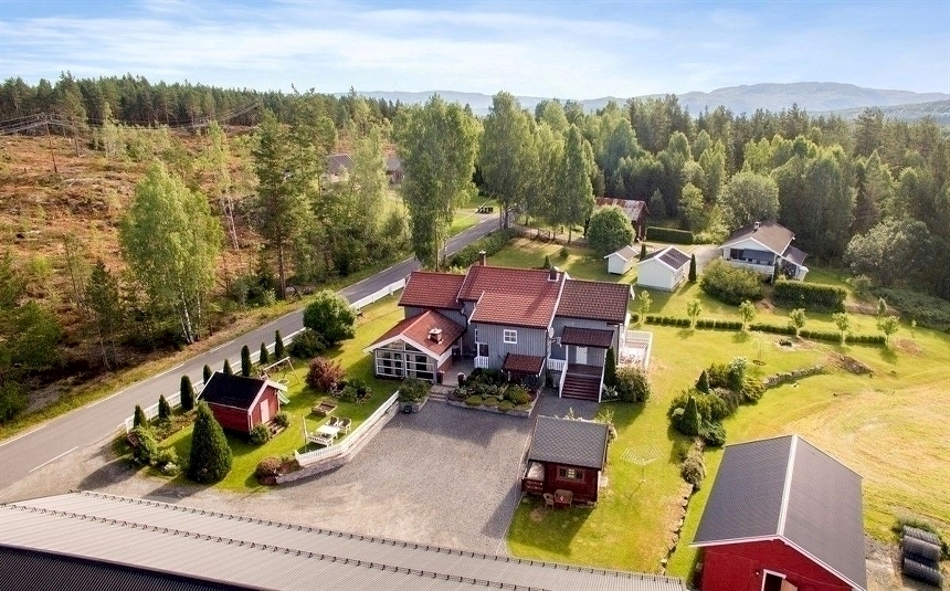 Bilde av ØVRE EIKER - Attraktiv landbrukseiendom med hyggelig gårdstun og gode bygninger